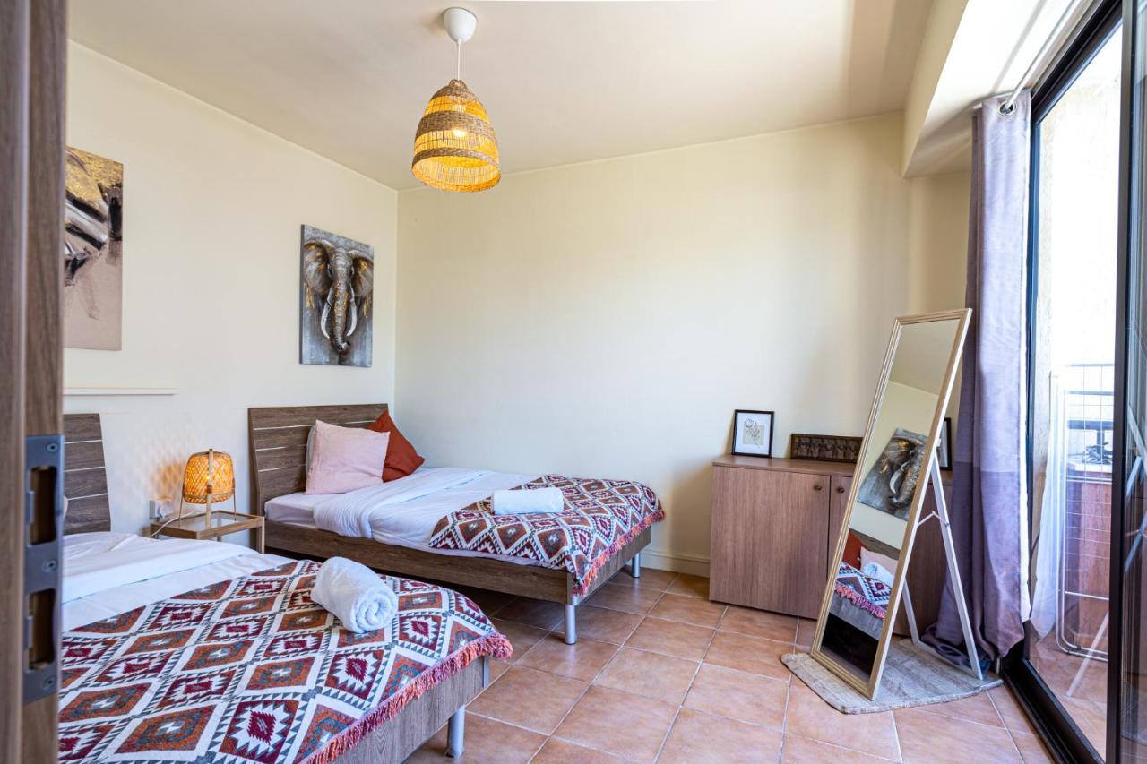 Celine'S 2 Bedrooms Apartment In Larnaca Center Exterior foto